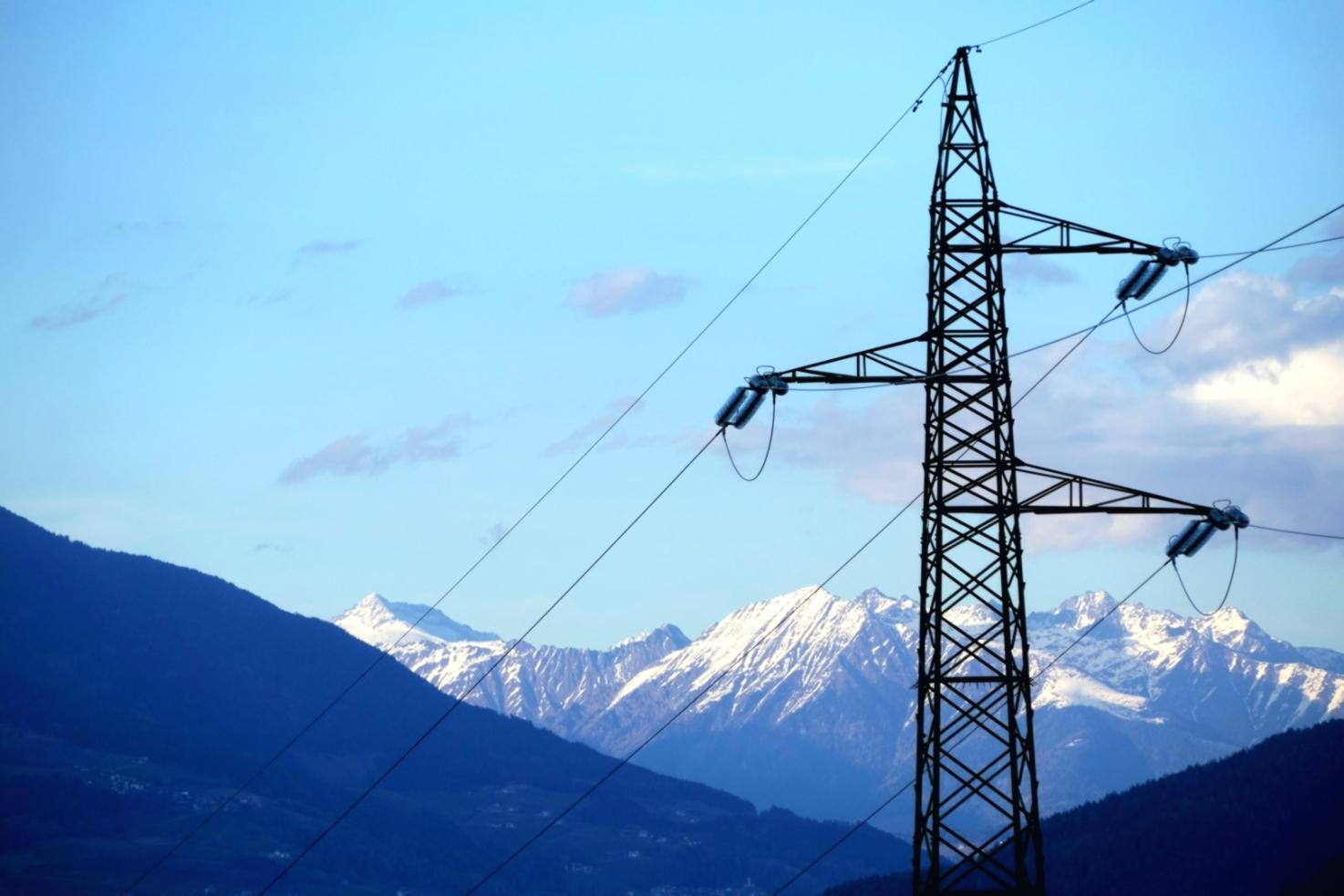 Équipements de turbines hydroélectriques dans une salle de contrôle